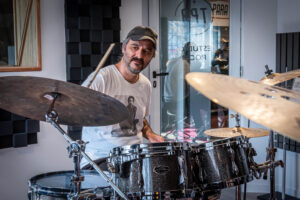 Pipi Piazzolla llega a la Escuela de Música Gospel para una clínica de técnica, groove y conexión